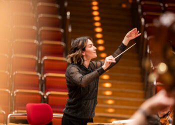 Alondra de la Parra vuelve a la OSN tras 20 años y encabeza programa sinfónico en Bellas Artes