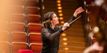 Alondra de la Parra vuelve a la OSN tras 20 años y encabeza programa sinfónico en Bellas Artes