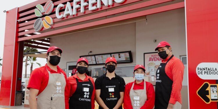 CAFFENIO cumple 85 años y acelera su expansión con casi 300 sucursales drive-thru