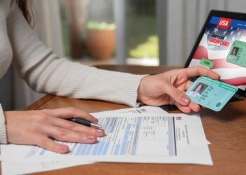 Estados Unidos amplía revisión de redes sociales para visas; pide cuentas públicas a solicitantes