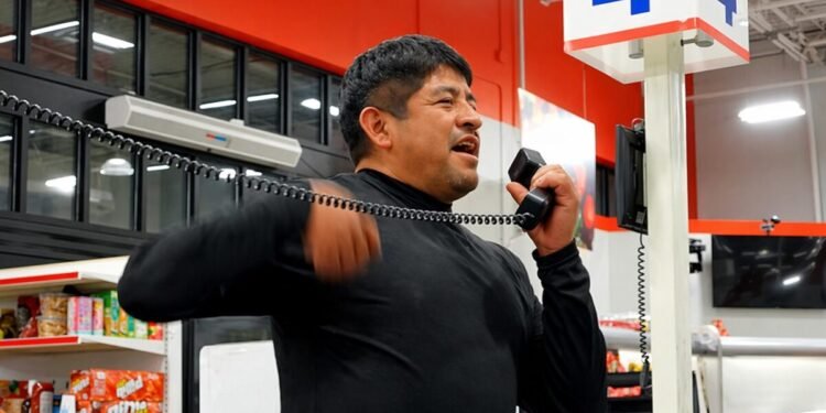 De México al mundo: Juan resiste más de dos meses en supermercado puede ganar 1 mdd