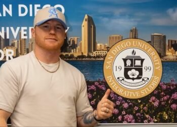 “Canelo” Álvarez vuelve a noquear… ahora con su historia de vida, inicia su carrera universitaria