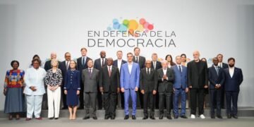 Sheinbaum llama desde Barcelona a frenar intervención en Cuba y apostar por la paz