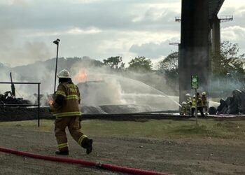 Explosión de camiones cisterna desata emergencia en Panamá