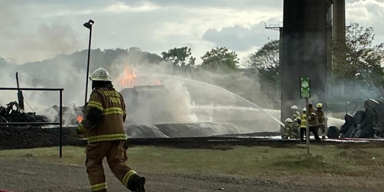 Explosión de camiones cisterna desata emergencia en Panamá