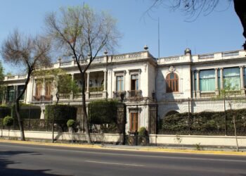 Productores toman accesos de Gobernación para exigir ampliar el acceso a su comitiva