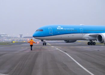 Sube el combustible y KLM ajusta vuelos en Europa previo a temporada alta