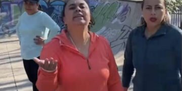De hacer ejercicio a violencia: mujer golpea a patinador; la conocen como “Lady qué te cuesta”