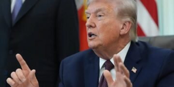 Trump envía ultimátum a Irán: lanzará ataques masivos si no acepta acuerdo antes del martes