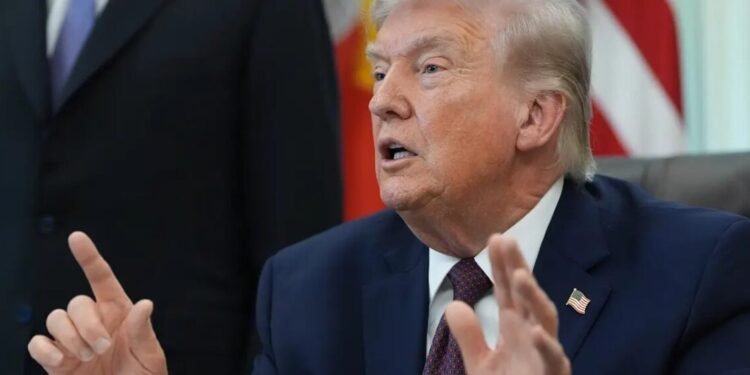 Trump envía ultimátum a Irán: lanzará ataques masivos si no acepta acuerdo antes del martes