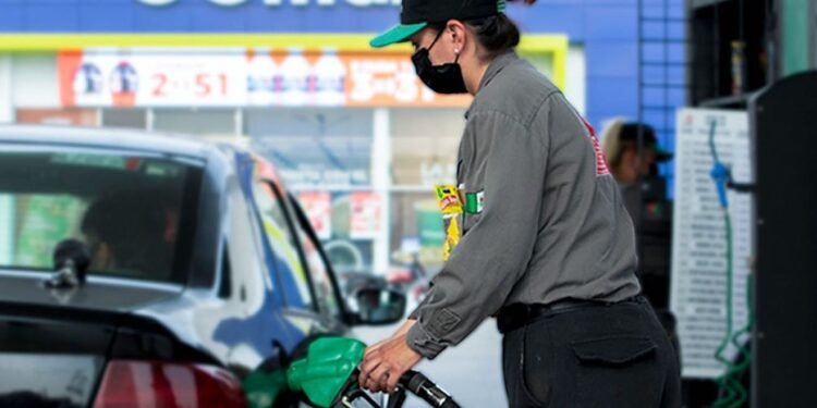 Sindicatos acusan prácticas monopólicas en venta de gasolina