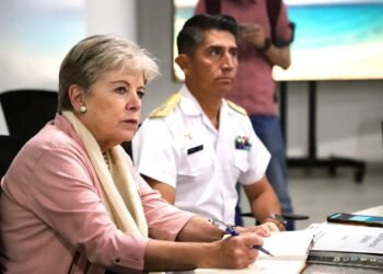 Llega nueva embarcación para combatir el sargazo