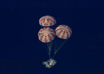 Orion completa maniobra de reingreso y ameriza tras viaje lunar de Artemis II