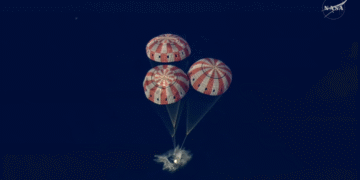 Orion completa maniobra de reingreso y ameriza tras viaje lunar de Artemis II