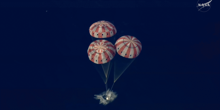 Orion completa maniobra de reingreso y ameriza tras viaje lunar de Artemis II