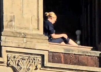 Tras ser captada tomando el sol en Palacio Nacional, funcionaria de Hacienda renuncia