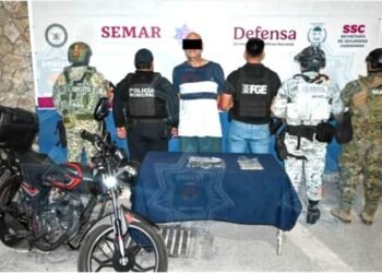Detienen al individuo que propinó golpiza a mujer en autobús. Te contamos lo que le encontraron: