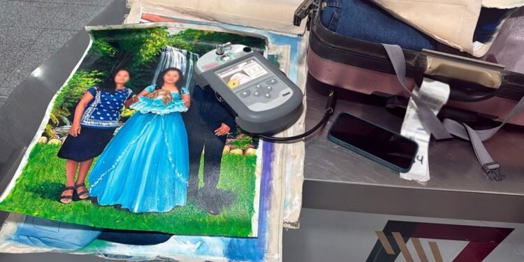 ¿Droga oculta en lienzos? Sí. Lo que parecían impresiones fotográficas tenían algo más que tinta