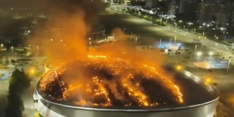 Incendio en velódromo olímpico de Río deja daños en la cubierta; no hay heridos