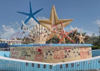 Denuncian abandono en monumentos de Cancún