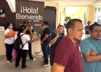 Despido masivo en Playa del Carmen, corren a más de 100 trabajadores de salud