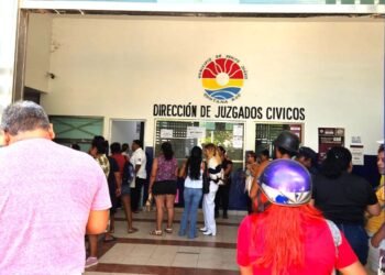 Padres de familia abarrotan “El Torito” para liberar detenidos por rodada de motos