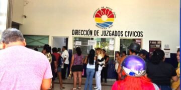 Padres de familia abarrotan “El Torito” para liberar detenidos por rodada de motos