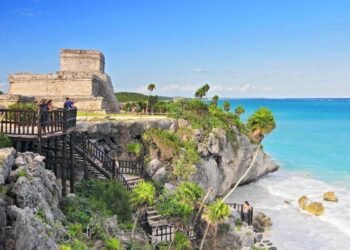 En picada, visitas a zona arqueológica de Tulum