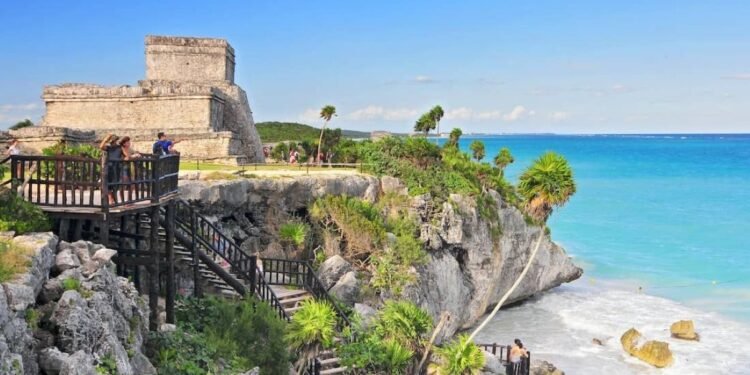 En picada, visitas a zona arqueológica de Tulum