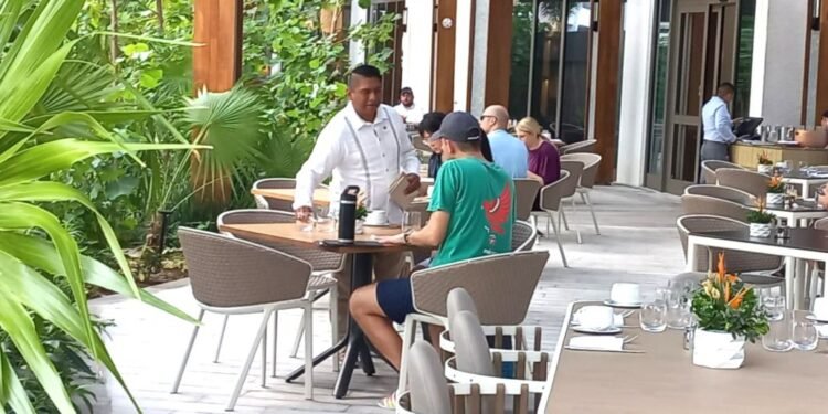 Riviera Maya con déficit de personal de 25%, obliga a reclutar foráneos