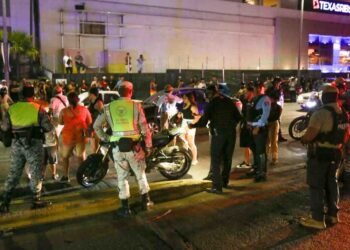 Caos biker en Acapulco: motociclistas chocan con fuerzas federales durante el festival Acamoto