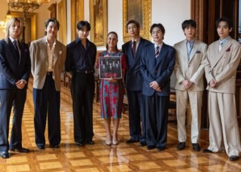 BTS desata la locura en el Zócalo tras su visita a Claudia Sheinbaum en Palacio Nacional