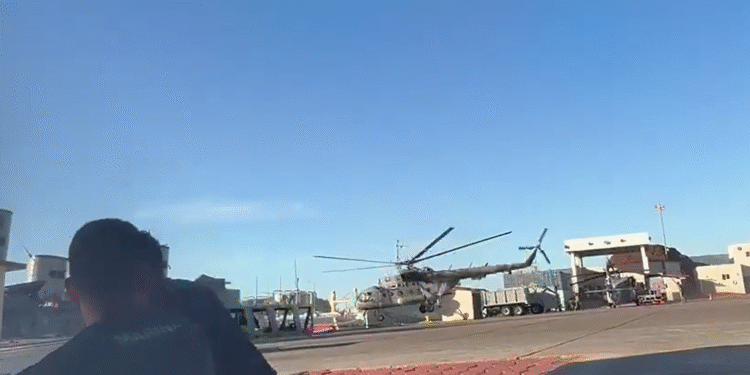 ¡Se salva de milagro! Helicóptero de la Marina cae en Sinaloa y toda la tripulación sobrevive