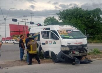 Subieron para llegar a su destino… terminaron atrapados tras brutal choque