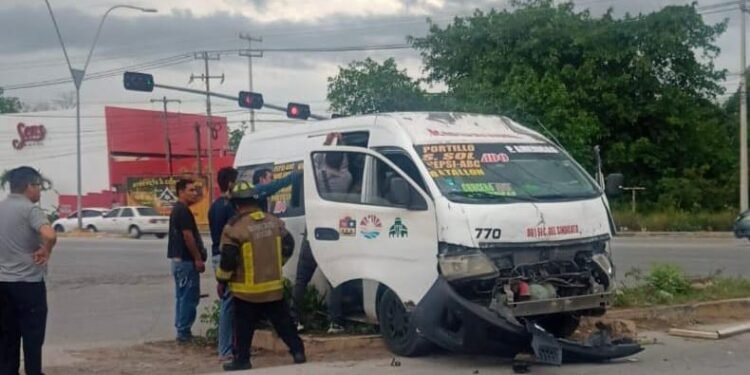 Subieron para llegar a su destino… terminaron atrapados tras brutal choque