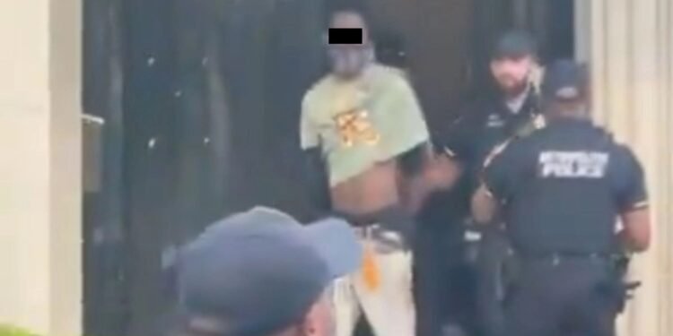 Operativo policial en Instituto Cultural Mexicano tras ingreso de hombre armado