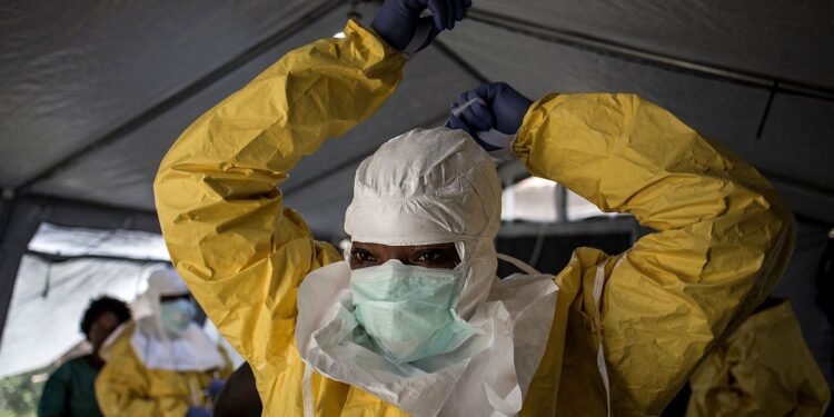 ¿Sin vacuna y fuera de control? Ébola en Congo ya alcanza a médico estadounidense
