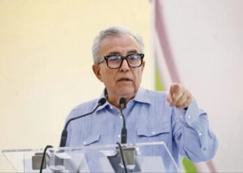 A casi un mes de que EU solicitó la detención de Rubén Rocha Moya, la FGR lo llama a declarar