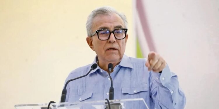 A casi un mes de que EU solicitó la detención de Rubén Rocha Moya, la FGR lo llama a declarar