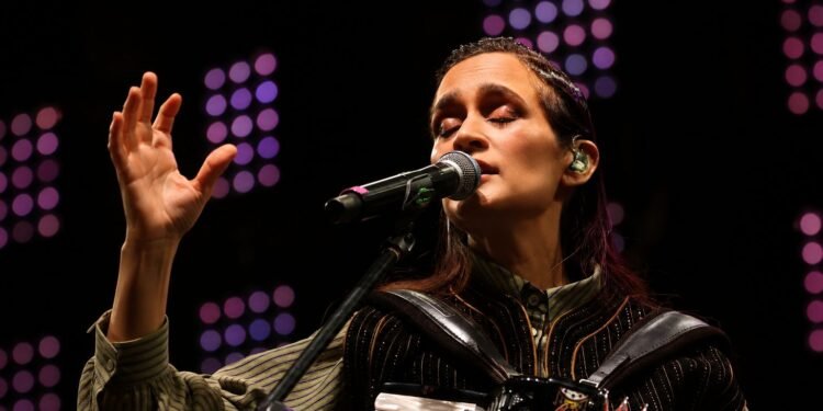 Julieta Venegas estrena canción rumbo al Mundial 2026; este es su mensaje para las niñas