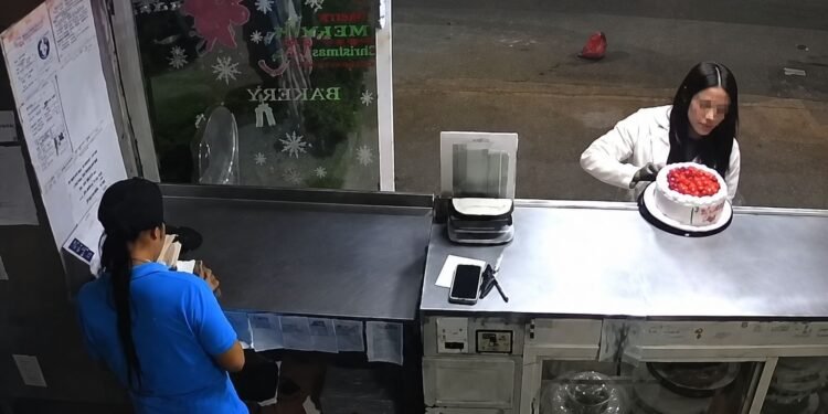 ¿Conoces a “Lady Pastel”? Ve el robo exprés que se hizo viral