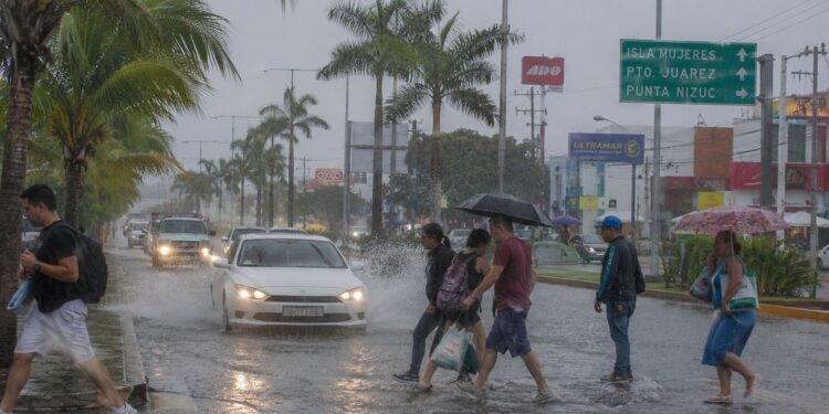 Lluvias avanzarán en México; Quintana Roo espera calor extremo y chubascos con actividad eléctrica