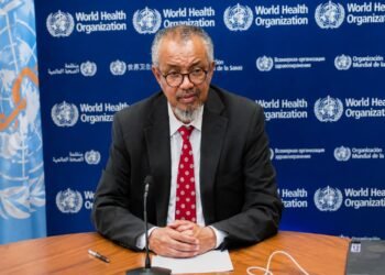 Ébola avanza entre conflicto y desplazamientos; OMS advierte escenario “más grande” de lo previsto