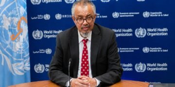 Ébola avanza entre conflicto y desplazamientos; OMS advierte escenario “más grande” de lo previsto
