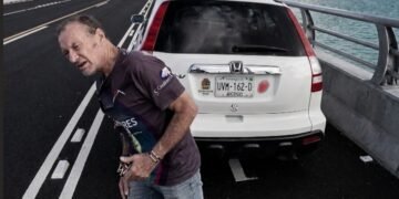 “Por eso matan ciclistas”: extranjero encara a conductor que invade ciclovía en Puente Nichupté