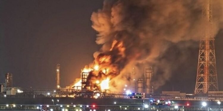 Pemex confirma primera víctima mortal por siniestro en refinería de Salina Cruz
