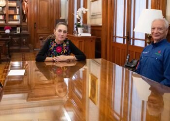 Sheinbaum mueve piezas en Pemex: sale Víctor Rodríguez y llega Juan Carlos Carpio