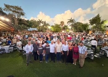Rafa Marín arropa al magisterio y llama a fortalecer los principios de la transformación