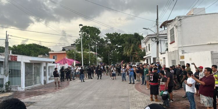 Tensión en Cancún: más de 150 personas fueron por cubano acusado de agredir a mexicano