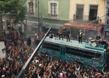 ¡U2 sorprende a CDMX! Convierte el Centro Histórico en el escenario de su nuevo videoclip